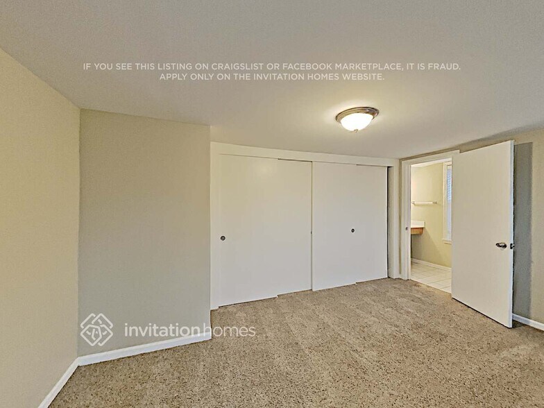 Building Photo - 4015 W 105th St