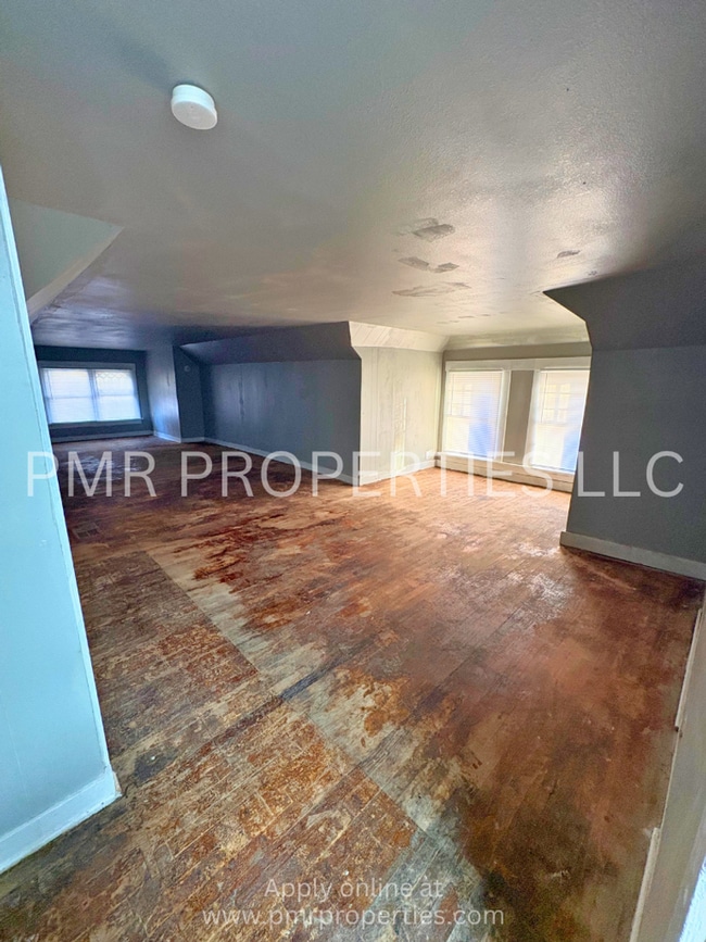 Building Photo - 3 Bedrooms/1 Bathroom House