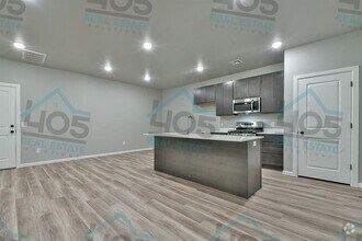 Building Photo - 4 Bedroom Rental w/2 car garage