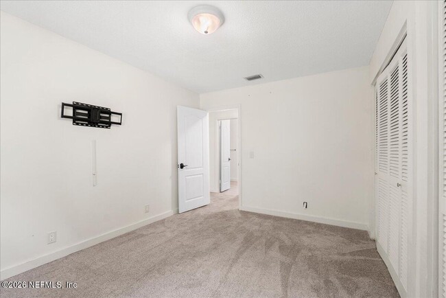 Building Photo - 2421 Dogwood Ln