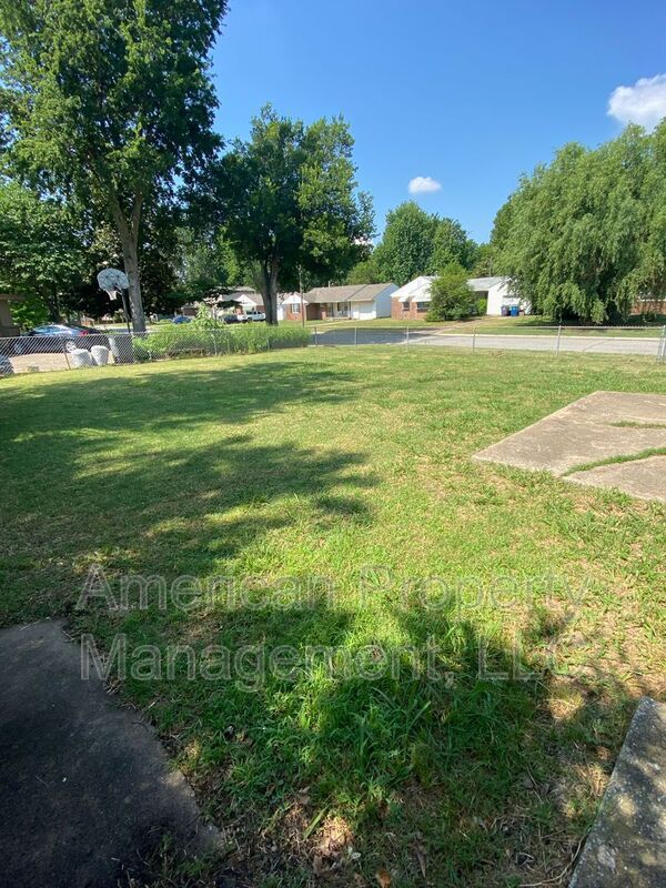 Building Photo - 2505 S Quebec Ave