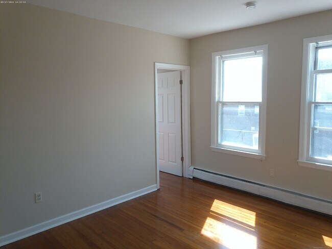 Building Photo - 2343 Barnum Ave