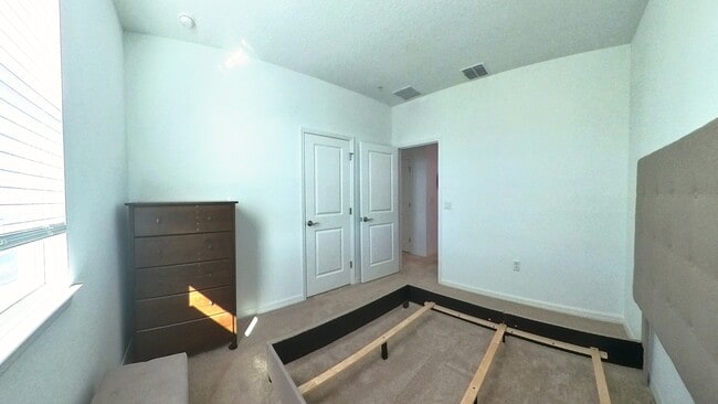 Building Photo - 554 Orient Ave