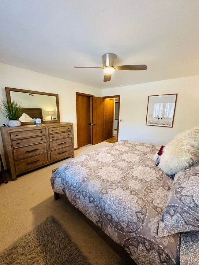 Building Photo - Sophisticated Condo Retreat on Old Mission Peninsula