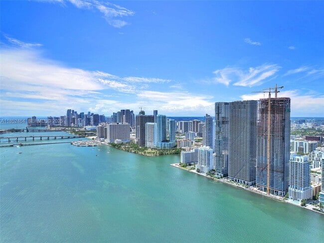 Building Photo - 700 NE 24th St