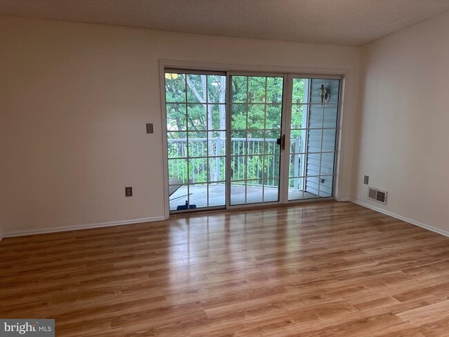 Building Photo - 65 Cheverny Ct