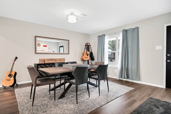 Building Photo - Charming 4-Bed Home with Granite Elegance in Sugar Land