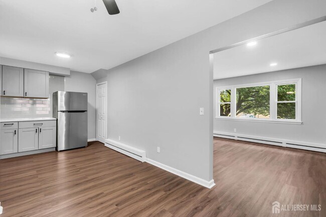 Building Photo - 368-70-370 Voorhees Ave