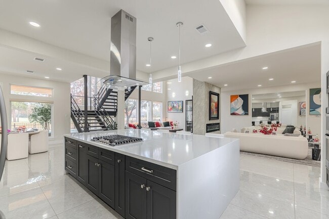 Building Photo - 6510 Sussex Ct