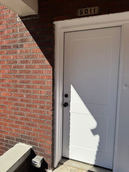 Building Photo - 5011 S Broadway