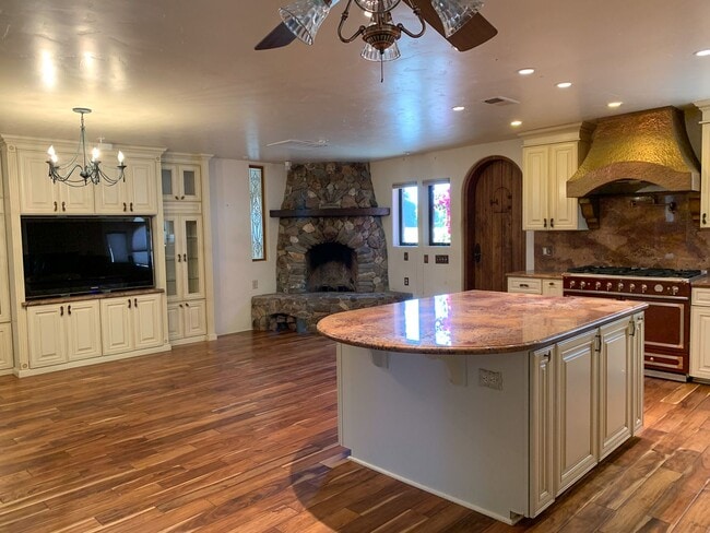Building Photo - 2 Bedroom Country Home in Hollister