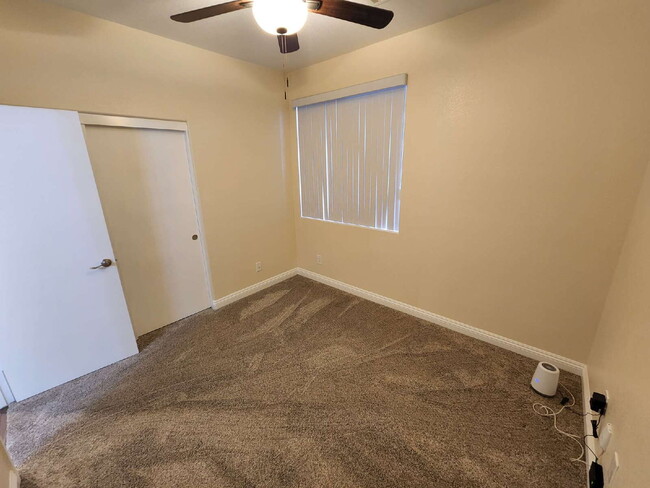 Building Photo - 300 Vilberti Ct