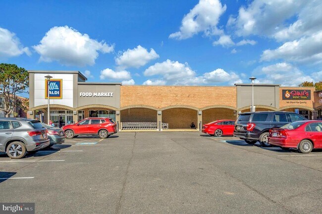 Building Photo - 3890 Mariposa Pl