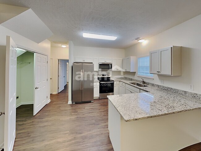 Building Photo - 6832 Scarlet Ridge Dr
