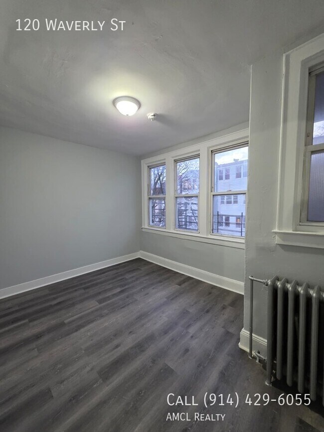 Building Photo - 120 Waverly St