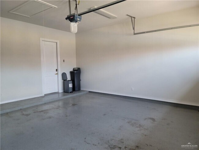 Building Photo - 5105 W Highland Ave