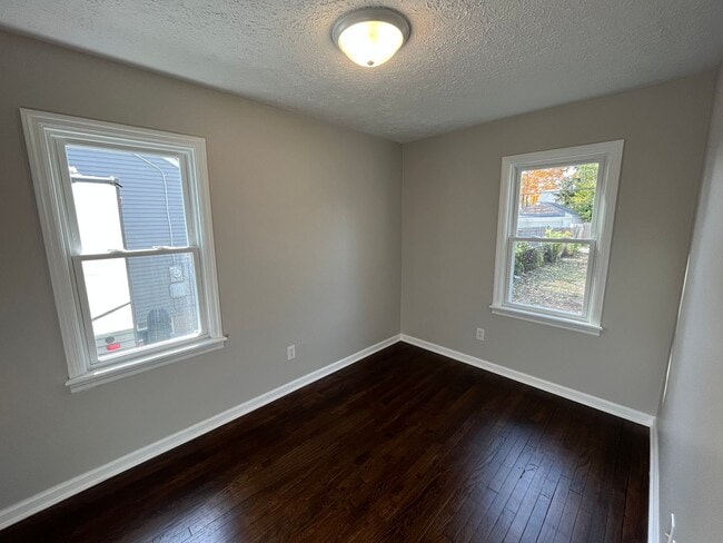 Building Photo - **COMPLETELY REMODELED 2-BEDROOM HOUSE IN ...