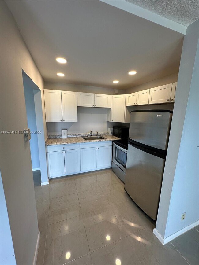 Building Photo - 37 Brighton A