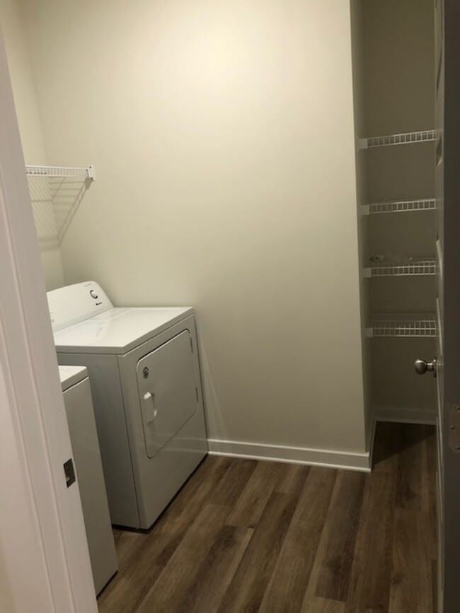 Building Photo - Beautiful Townhome in Athens!