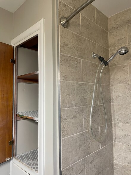 Building Photo - 4919 Fuller Dr