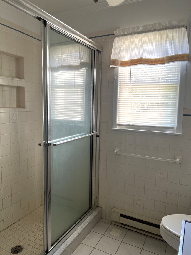 Building Photo - UNFURNISHED LEWES SINGLE FAMILY HOME - 6 M...