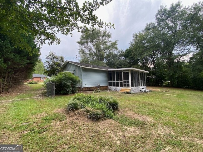 Building Photo - 301 New Cir Dr