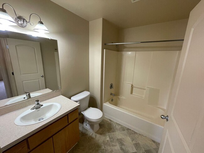Building Photo - 232