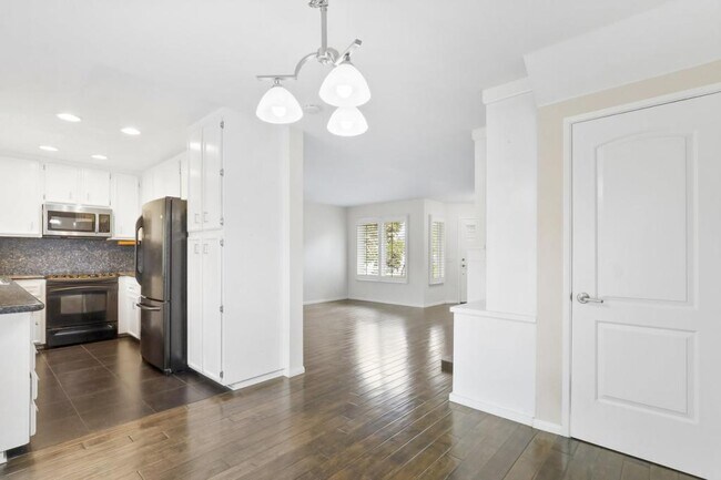 Building Photo - 10976 Glencreek Cir