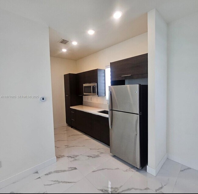 Building Photo - 10440 NW 67th St