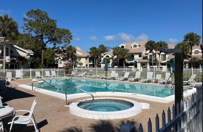 Building Photo - ** EMERALD WOODS ** 2-BED\2-BATH FIRST FLO...