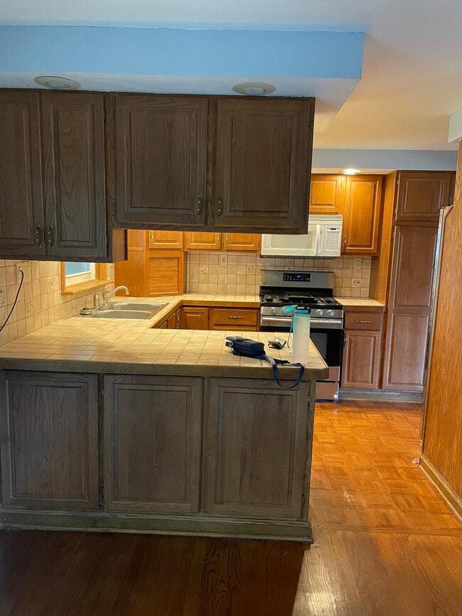 Building Photo - 518 Rita Dr