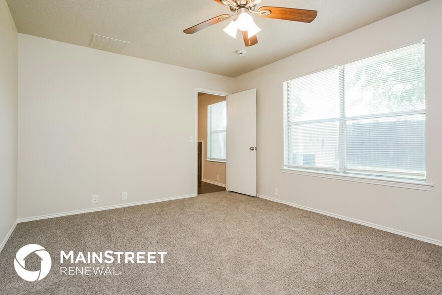 Building Photo - 111 Oakhurst Dr