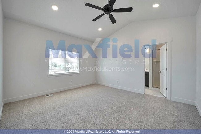 Building Photo - Beautiful Interior Townhouse - 3BD 3BA 2GA
