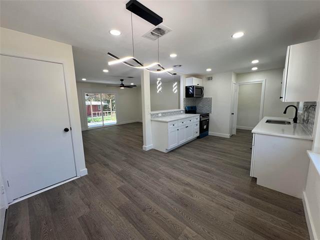 Building Photo - 8020 Laura St