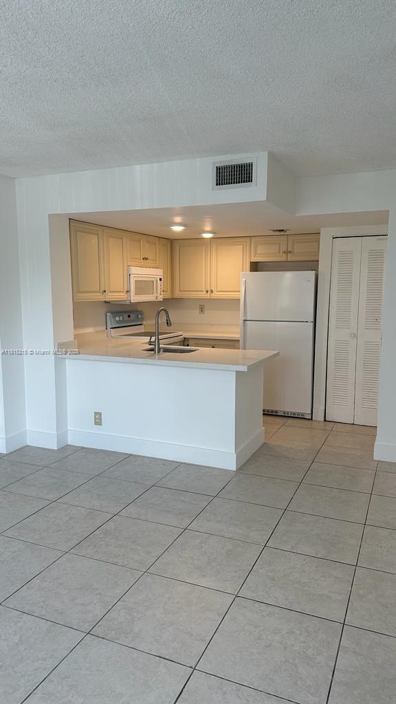 Building Photo - 728 Executive Center Dr