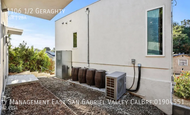Building Photo - 1106 1/2 Geraghty-