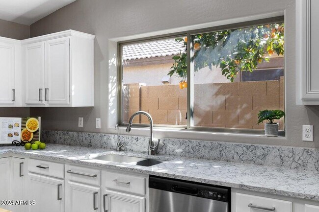 Building Photo - 21303 E Vía Del Palo