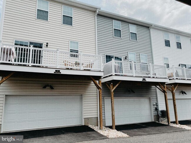 Building Photo - 5 Jessop Ln