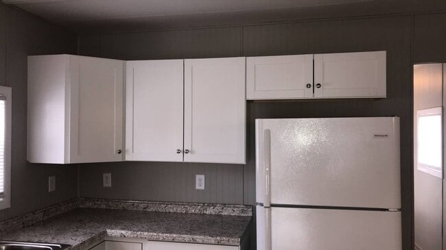 Building Photo - Updated 3 bedroom 1 bath mobile home with open floor plan