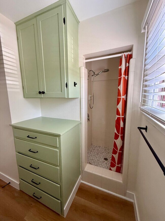 Building Photo - Beautifully restored 1 bed 1 bath home