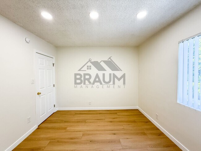 Building Photo - 13129 Oxnard St