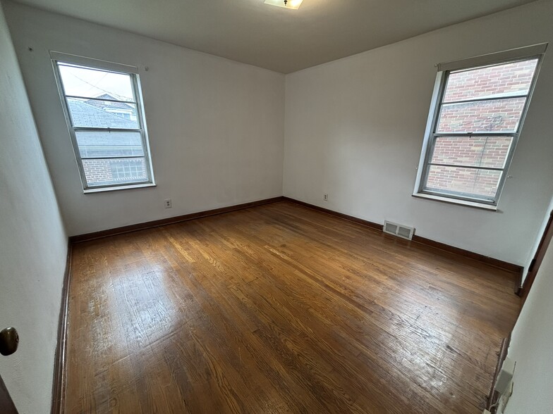 Bedroom - 4993 Mardel Ave