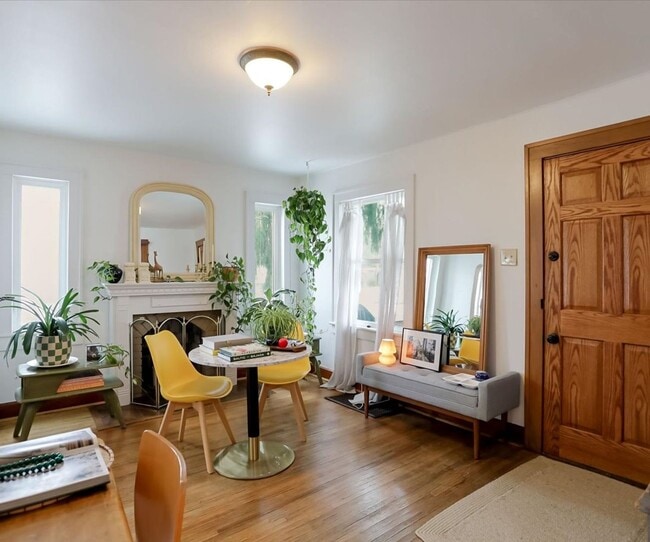 Building Photo - Beautiful New Listing Available August 21, 2026.  Monthly rent $2,100