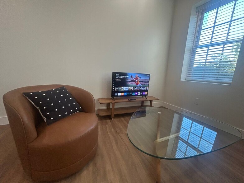 Building Photo - 110 Hotel St