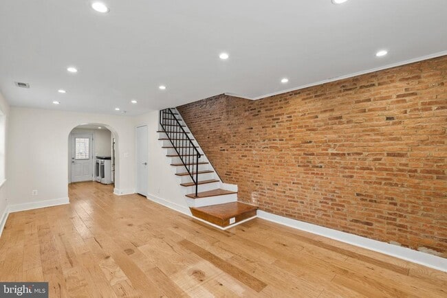 Building Photo - 1006 S Belnord Ave