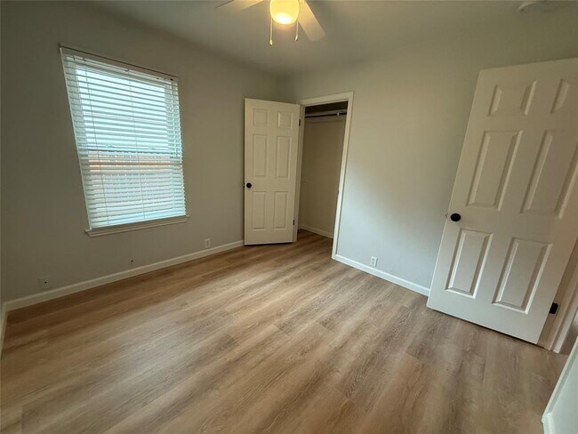 Building Photo - 2125 Kaiser Dr