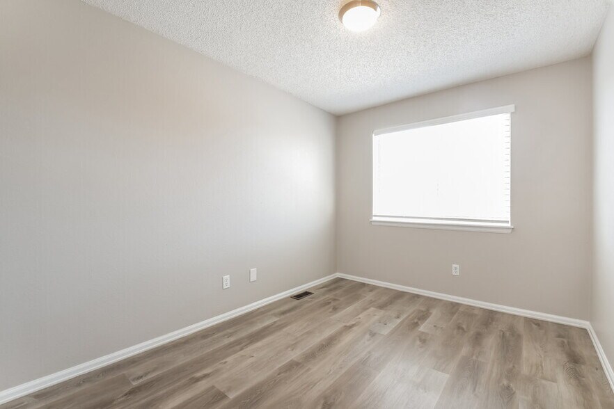 Building Photo - 13587 Bellaire St