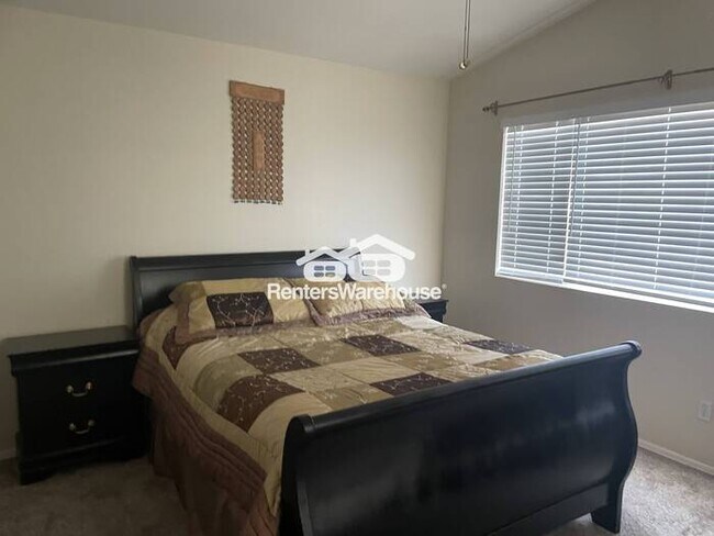 Building Photo - Hillcrest Beauty 4bed 3bath P00L Grass Bac...