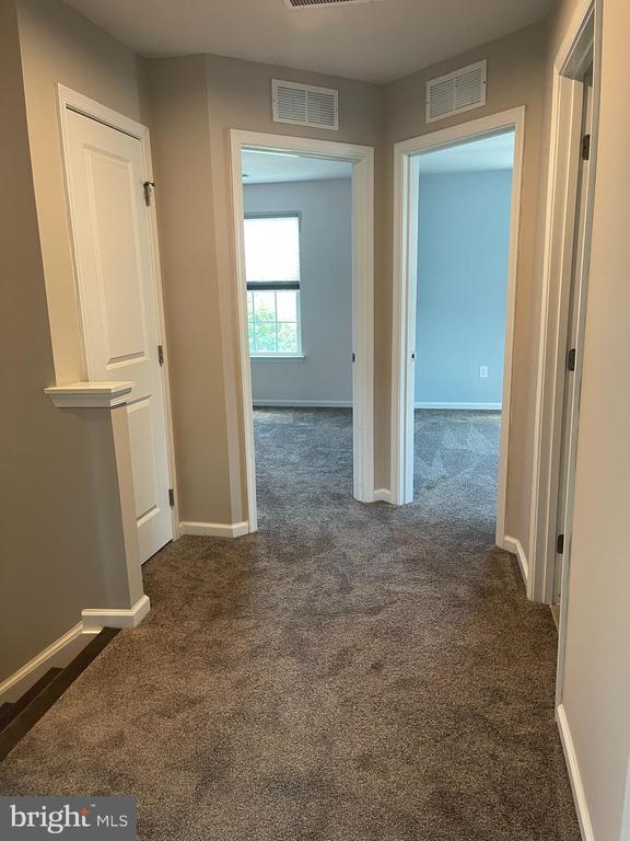 Building Photo - 331 S Parkway Dr