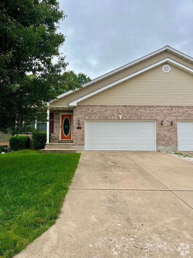 Building Photo - Duplex | 2 Bed | 2 Bath